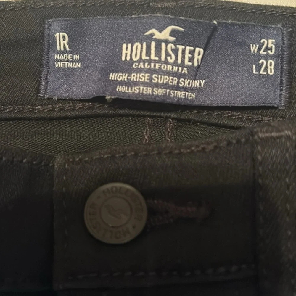 NWOT Hollister high-rise skinny jeans, black size‎ 1 regular W 25 “length 28”